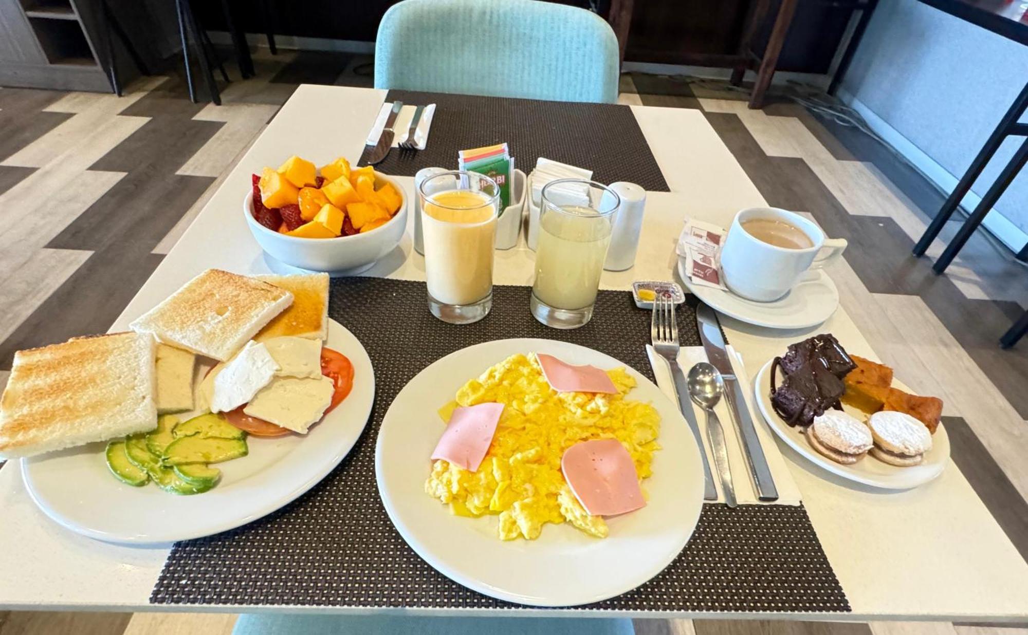 Bth Rebel Tacna Hotel ภายนอก รูปภาพ